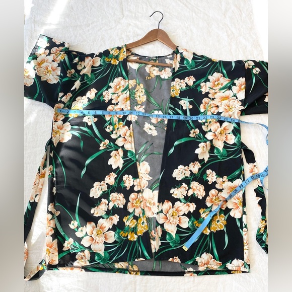 Lulla Collection by Bindya Floral Kimono - Picture 3 of 10